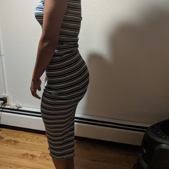 Dress - Picture 4 of 6